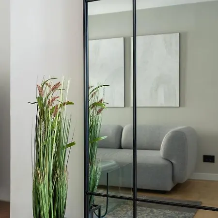 Hostgost Selected - Parliament Apartment *